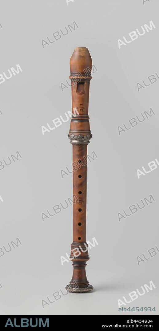 Recorder, Soprano recorder consisting of two parts. The head and foot are decorated with silver frames. Stamped E. TERTON above which a crown and including a lion. The finger holes 3, 4, 5, 6, 7 were trimmed at a later time., Engelbert Terton, Amsterdam, c. 1700, boxwood (hardwood), silver (metal), l 36 cm × d 4 cm.