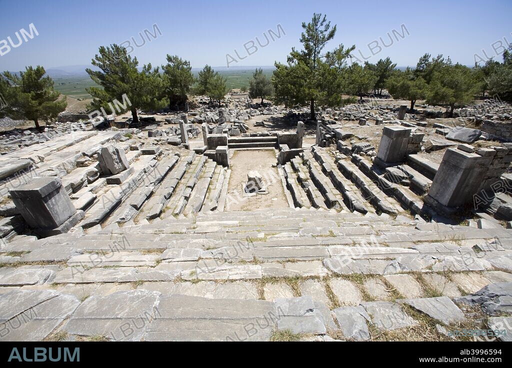 The bouleuterion in Priene, Turkey. A bouleuterion was a building which housed the council of citizens (boule) in Ancient Greece. This particular bouleuterion was built in 150 BC. It was a covered hall with an altar in the middle and steps were used as seats. It was decorated on all four sides with Daphne branches and had a wooden roof.