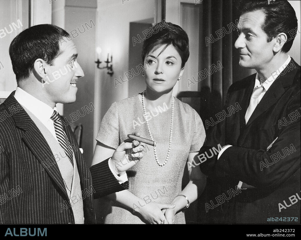 ALBERTO CLOSAS, AMPARO SOLER LEAL y JOSE LUIS LOPEZ VAZQUEZ en LA GRAN FAMILIA, 1962, dirigida por FERNANDO PALACIOS. Copyright PEDRO MASO P.C.