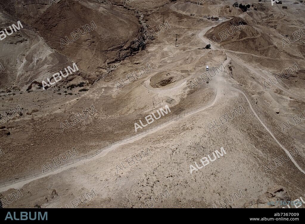 RAMPA CONSTRUIDA POR LOS ROMANOS PARA ACCEDER A LA FORTALEZA DE MASADA - SIGLO I.