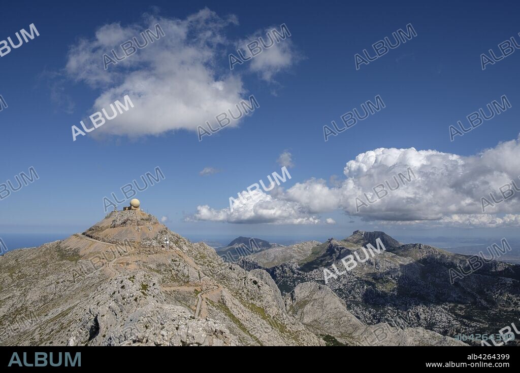 Puig Major, punto más elevado de las Islas Baleares, 1445 metros, y Puig de Massanella,  1364,1841? metros, segunda cima de la sierra , Sierra de Tramuntana, municipio de Escorca, Mallorca, balearic islands, Spain.
