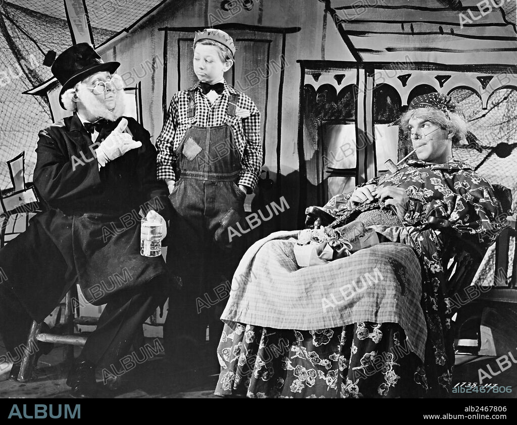BING CROSBY, DONALD O'CONNOR and FRED MACMURRAY in SING, YOU SINNERS, 1938, directed by WESLEY RUGGLES. Copyright PARAMOUNT PICTURES.