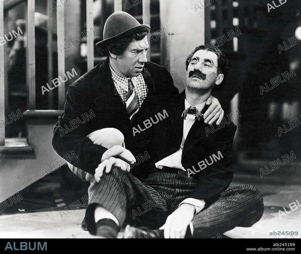 CHICO MARX und GROUCHO MARX in MARX BROTHERS - GO WEST, 1940 (GO WEST), unter der Regie von EDWARD BUZZELL. Copyright M.G.M.