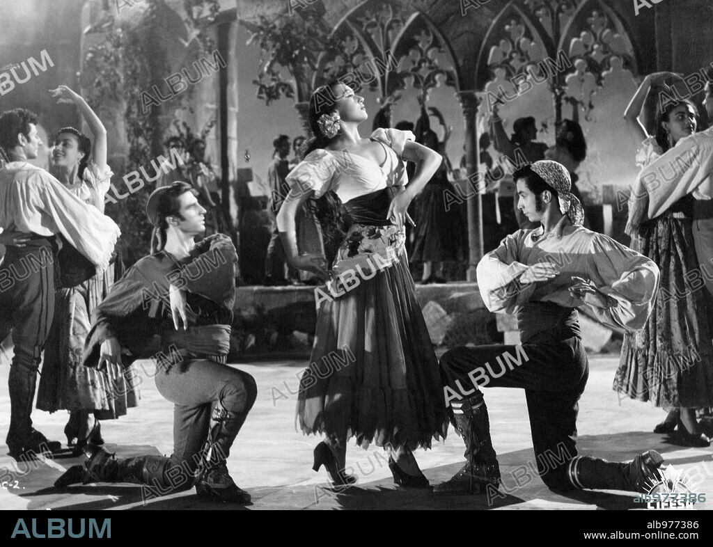 ANA ESMERALDA en LOLA, LA PICONERA, 1952. Copyright CIFESA.
