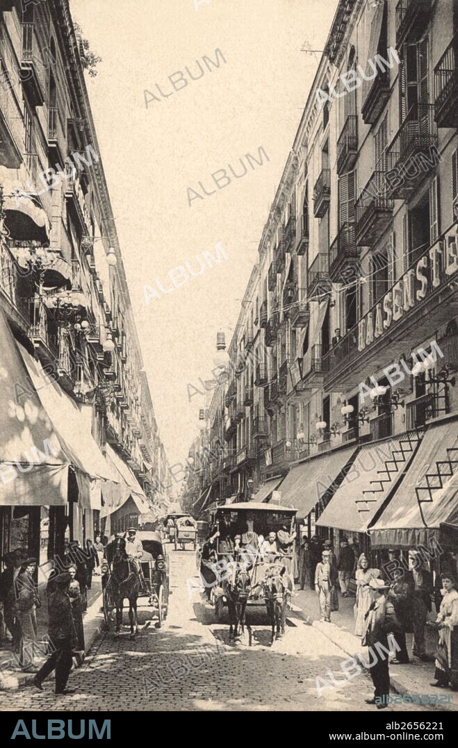 Barcelona. Carruajes y transporte público circulando por la calle Fernando VII. Año 1910.
