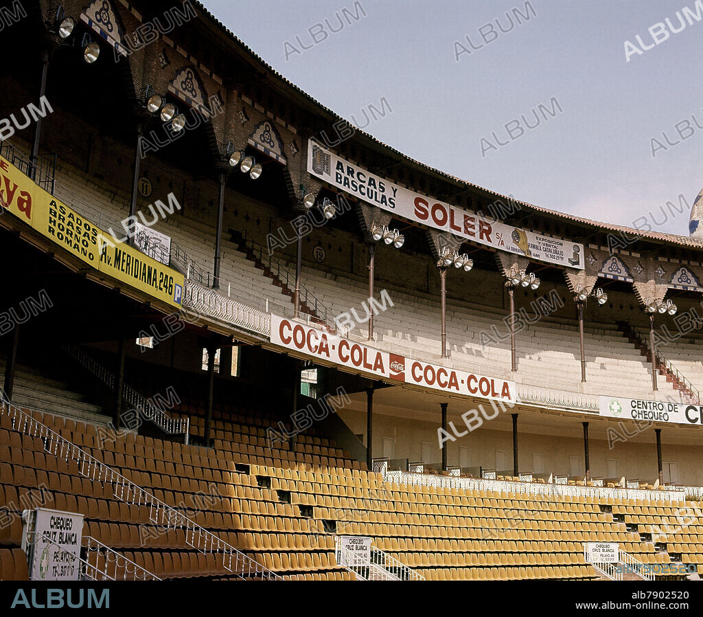 AUTOR LIBRE 01307. VISTA DE LOS TENDIDOS DE LA PLAZA DE TOROS MONUMENTAL DE BARCELONA - FOTO AÑOS 70.