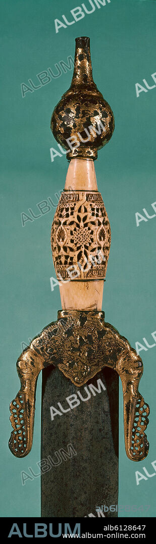 EMPUÑADURA DE LA ESPADA DE ALIATAR (SUEGRO DE BOABDIL) CON LA QUE MURIO COMBATIENDO EN LA BATALLA DE IZNAJAR - SIGLO XV.