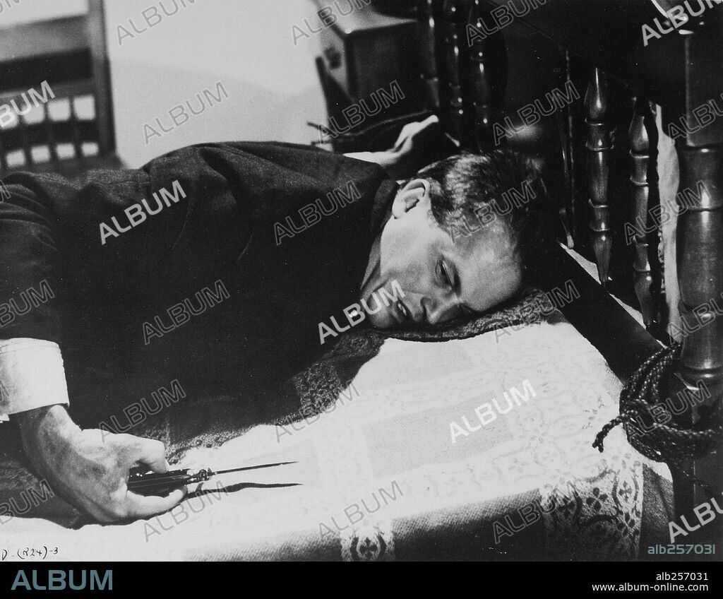 RALPH MEEKER in MICKEY SPILLANE'S KISS ME DEADLY, 1955 (KISS ME DEADLY), directed by ROBERT ALDRICH. Copyright UNITED ARTISTS.