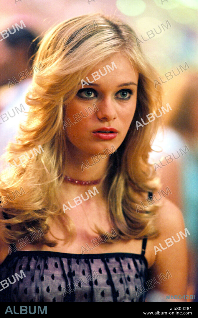 SARA PAXTON in SLEEPOVER, 2004, directed by JOE NUSSBAUM. Copyright METRO GOLDWYN MAYER / ROBINETTE, DALE.