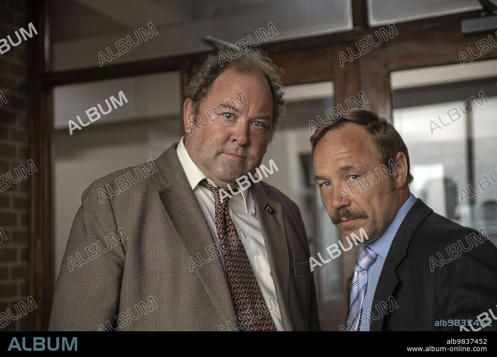 MARK ADDY and STEPHEN GRAHAM in WHITE HOUSE FARM, 2020, directed by PAUL WHITTINGTON. Copyright New Pictures / Independent Television (ITV).