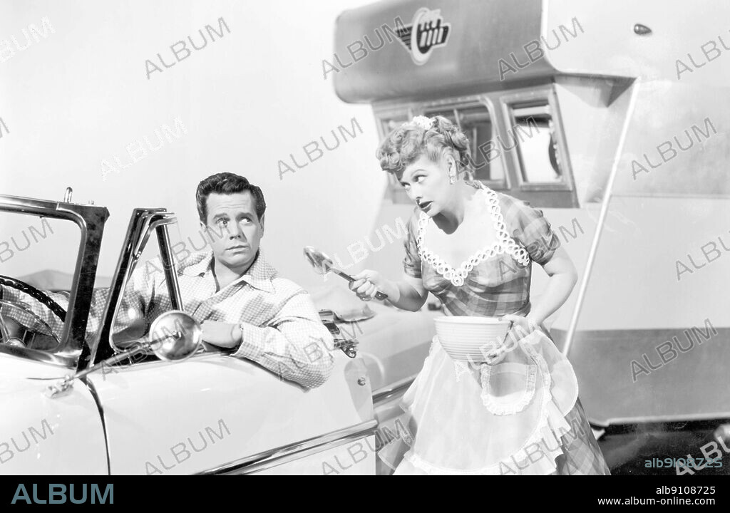 DESI ARNAZ and LUCILLE BALL in LONG, LONG TRAILER, THE, 1954, directed by VINCENTE MINNELLI. Copyright M.G.M.