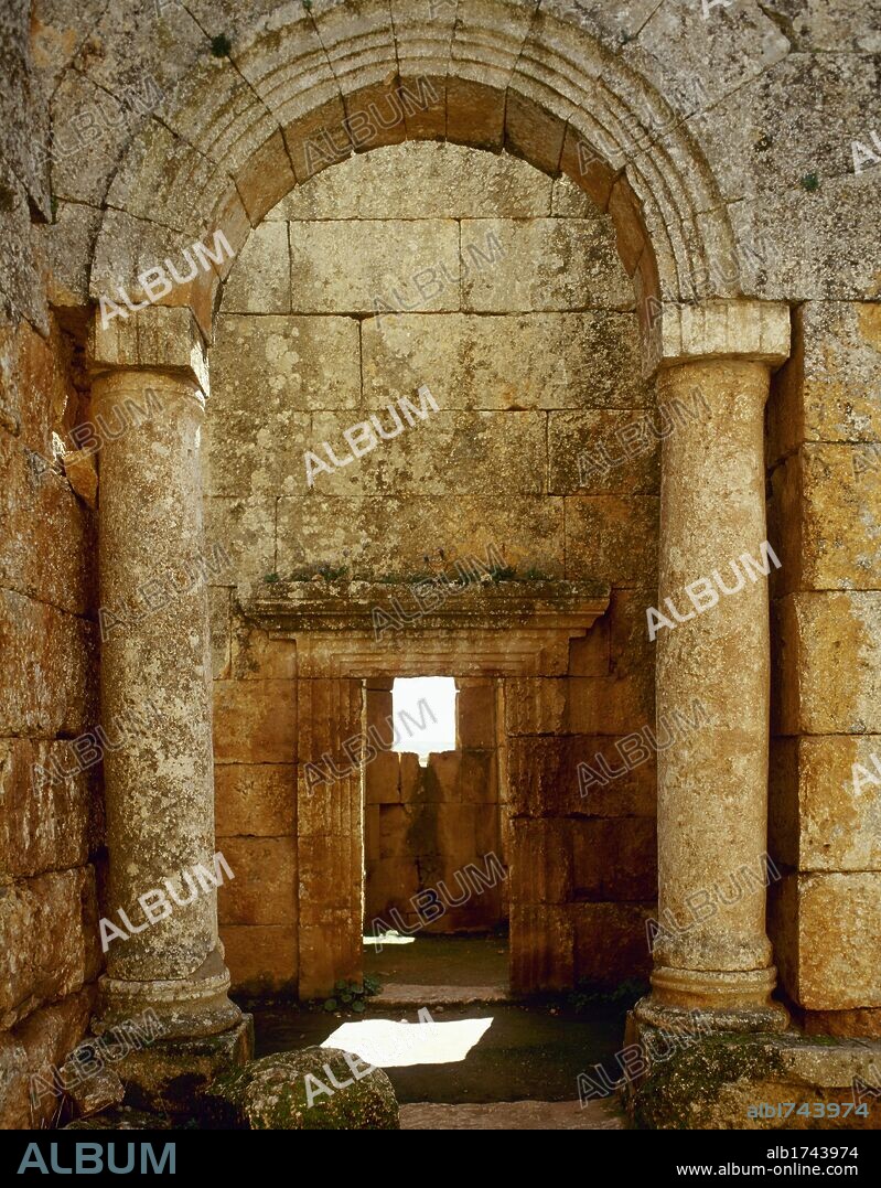 ARTE ROMANO. SIRIA. Sirjilla. Antigua ciudad, capital del municipio durante la época romana. Vista del interior del antiguo edificio de las TERMAS. (CIUDADES MUERTAS). Alrededores de Bara.