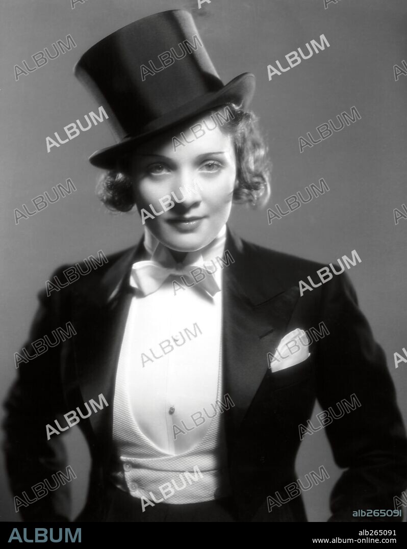 MARLENE DIETRICH. 1930