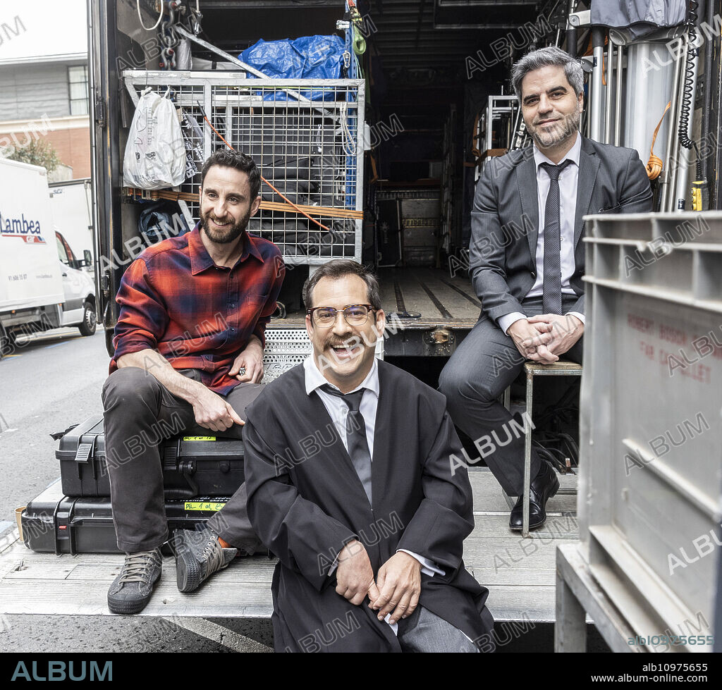 DANI ROVIRA, EL LANGUI and ERNESTO SEVILLA in CUERPO ESCOMBRO, 2024, directed by CURRO VELAZQUEZ. Copyright MORENA FILMS / HERRANZ, DAVID.
