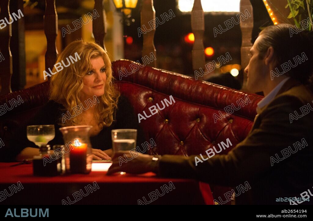 JAKE GYLLENHAAL und RENE RUSSO in NIGHTCRAWLER, 2014, unter der Regie von DAN GILROY. Copyright BOLD FILMS.