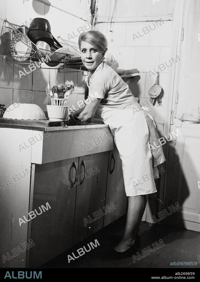 GRACITA MORALES in COMO ESTA EL SERVICIO, 1968, unter der Regie von MARIANO OZORES.