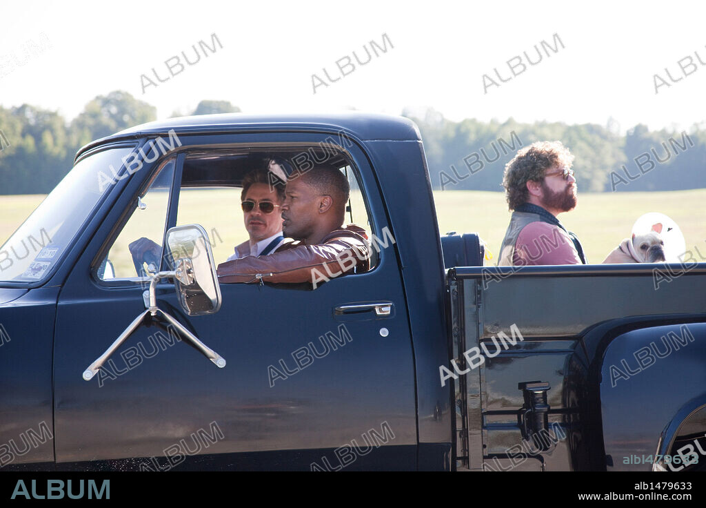 JAMIE FOXX and ZACH GALIFIANAKIS in DUE DATE, 2010, directed by TODD PHILLIPS. Copyright WARNER BROS PICTURES / GORDON, MELINDA SUE.