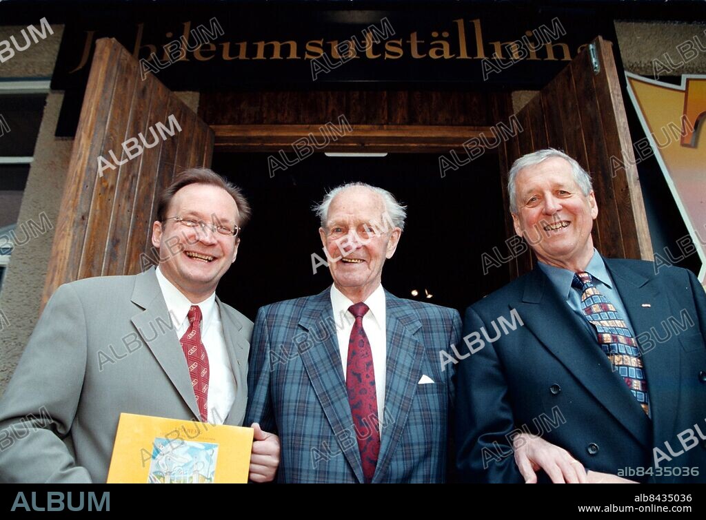 980508- Liseberg inviger sin jubileumstillställning med Bla. bilder från de första 75 åren. Frv. nuvarande chefen Mats Wedin, + de förra cheferna Olof Calderon och Boo Kinntorp.. Foto Bror Augustsson/Kamerareportage *** Local Caption *** . Bror Augustsson.