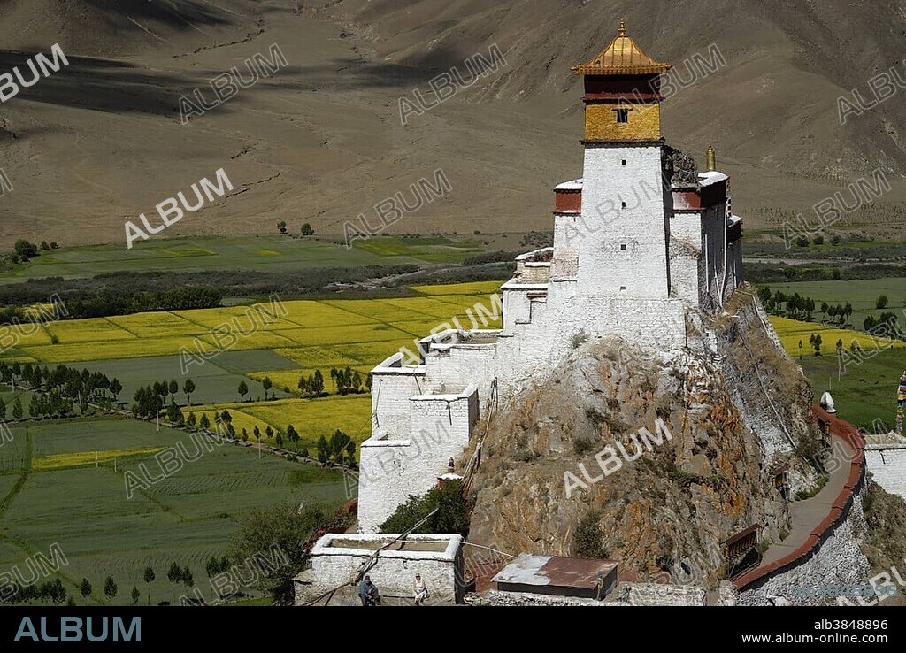 First and oldest fortress of Tibet, Yumbulagang, above the Yarlung valley, Central Tibet, Tibet, China, Asia.