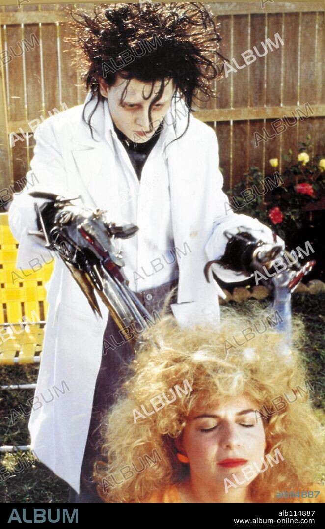 JOHNNY DEPP en EDUARDO MANOSTIJERAS, 1990 (EDWARD SCISSORHANDS), dirigida por TIM BURTON. Copyright 20TH CENTURY FOX.