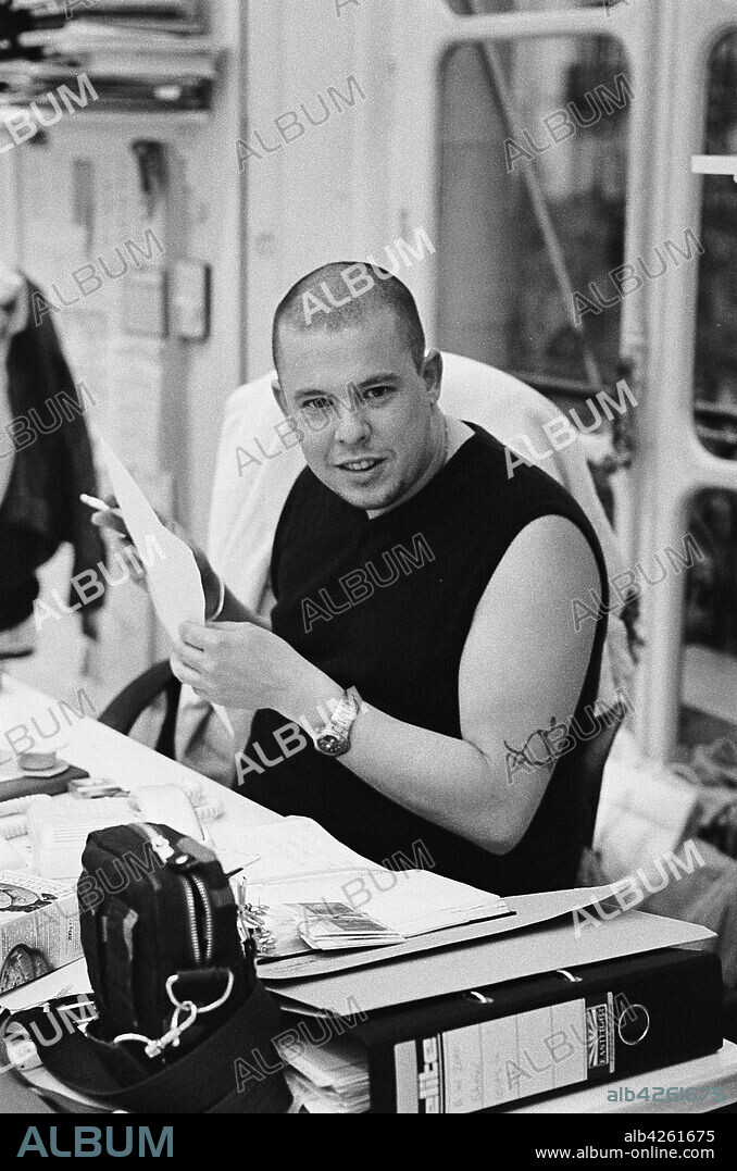 ALEXANDER MCQUEEN in MCQUEEN, 2018, directed by IAN BONHOTE and PETER ETTEDGUI. Copyright Salon Pictures / Misfits Entertainment / Creativity Capital.