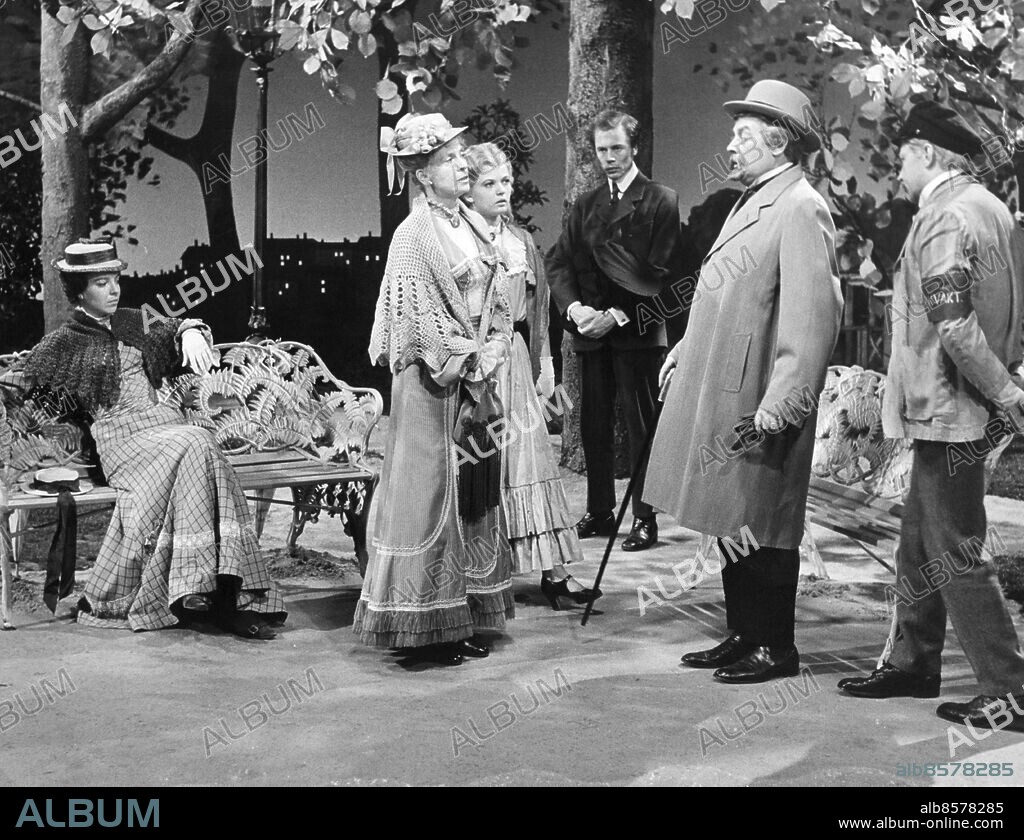 Fröknarna i Parken av Erland Josepson. Regi Josef Halfen. Inger Liljefors som Delia, Margaretha Bergfelt som Celia, Brita-Lena Sjöberg som Ofelia, Leif Hedberg som Herr Walter, Gunnar Ekström som Stadsträdgårds- mästare Kvist och Halvar Björk som parkvakten. persons: Brita-Lena Sjöberg ;Gunnar Ekström ;Halvar Björk ;Inger Liljefors ;Leif Hedberg ;Margaretha Bergfelt sites: MALMÖ ;SR MALMÖ ;STUDIO 8.