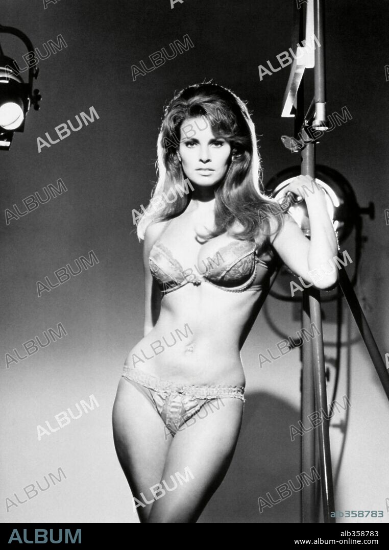RAQUEL WELCH in BEDAZZLED, 1967, directed by STANLEY DONEN. Copyright 20TH CENTURY FOX.