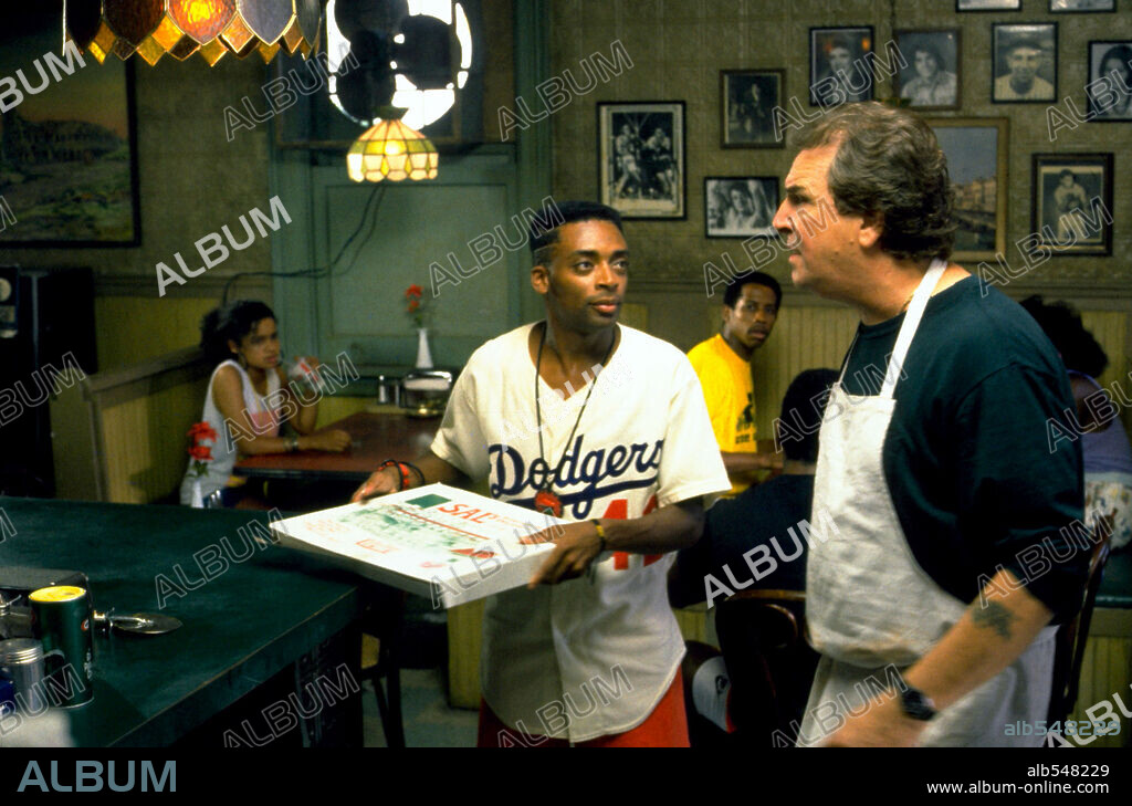 DANNY AIELLO and SPIKE LEE in DO THE RIGHT THING, 1989, directed by SPIKE LEE. Copyright UNIVERSAL PICTURES.