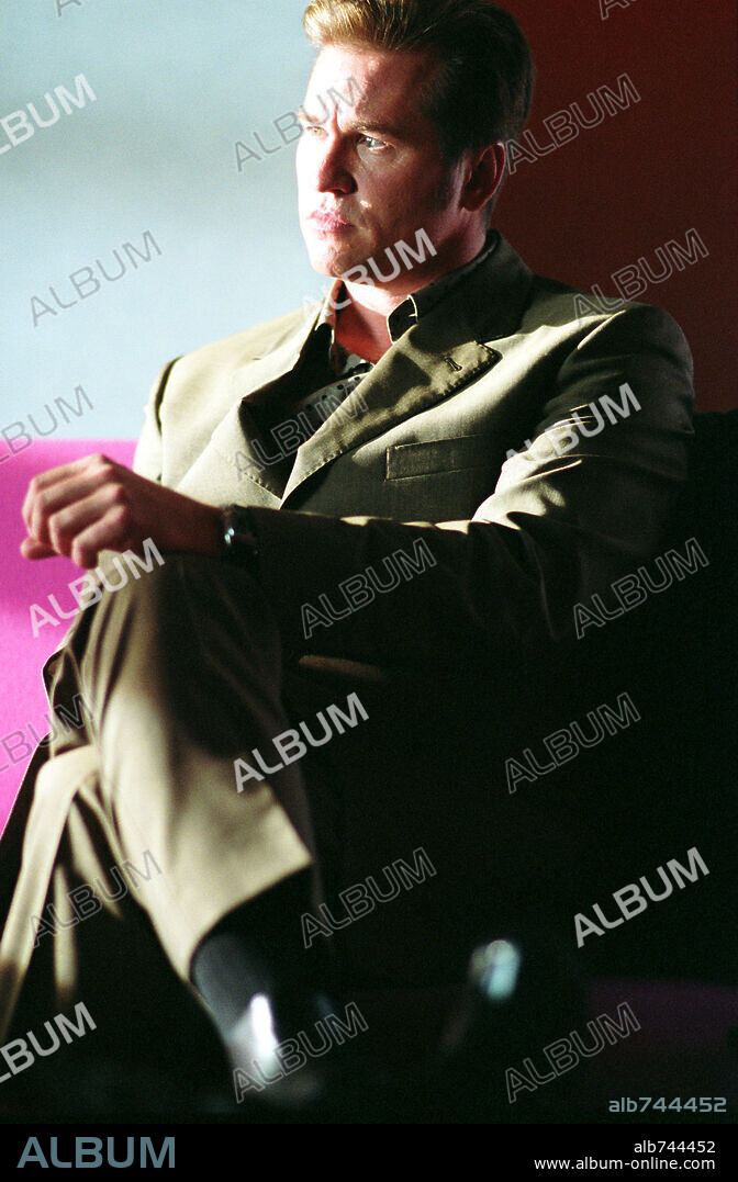 VAL KILMER in KISS KISS, BANG BANG, 2005, directed by SHANE BLACK. Copyright WARNER BROS/SILVER PICTURES / BRAMLEY, JOHN.