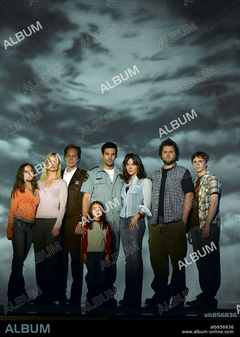 ALEXIS DZIENA, ARIEL GADE, EDDIE CIBRIAN, EVAN PETERS, KARI MATCHETT, LISA SHERIDAN, TYLER LABINE and WILLIAM FICHTNER in INVASION, 2005 (INVASION-TV), directed by SHAUN CASSIDY. Copyright WARNER BROS. TELEVISION.
