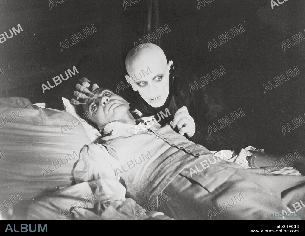 BRUNO GANZ und KLAUS KINSKI in NOSFERATU: PHANTOM DER NACHT, 1979, unter der Regie von WERNER HERZOG. Copyright WERNER HERZOG FILMPRODUKTION.