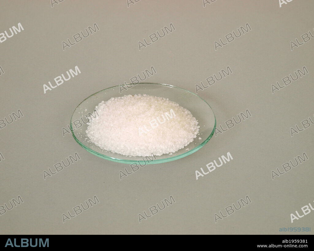 SAL COMUN en un VIDRIO DE RELOJ (Química) .