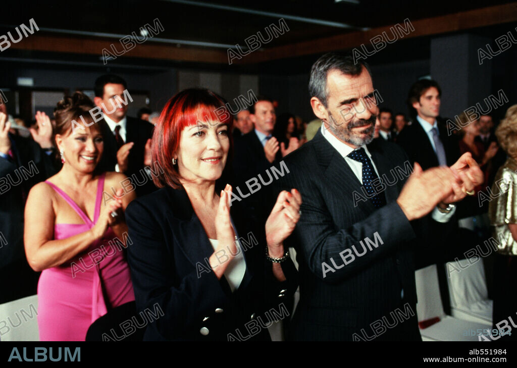 BETIANA BLUM y CARMEN MAURA en REINAS, 2005, dirigida por MANUEL GOMEZ PEREIRA. Copyright LUCKY RED/WARNER SOGEFILM A.I.E.