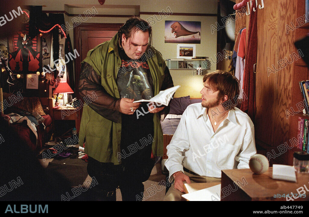ASHTON KUTCHER and ETHAN SUPLEE in THE BUTTERFLY EFFECT, 2004, directed by ERIC BRESS and J. MACKYE GRUBER. Copyright NEW LINE CINEMA / HARVEY, SHANE.