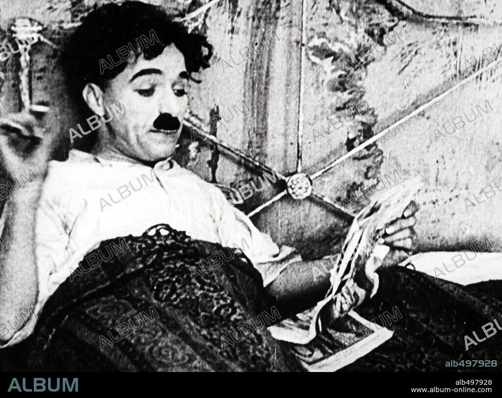CHARLIE CHAPLIN en EL CHICO, 1921 (THE KID), dirigida por CHARLES CHAPLIN. Copyright FIRST NATIONAL.