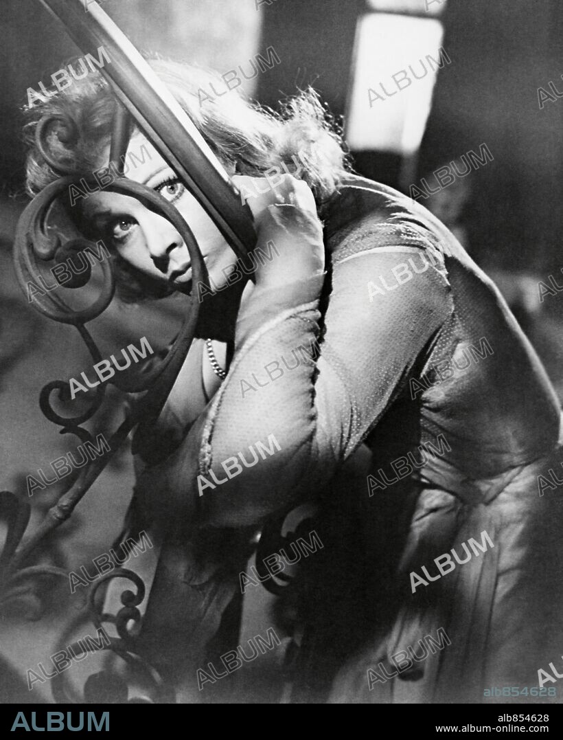 VIVIEN LEIGH in A STREETCAR NAMED DESIRE, 1951, directed by ELIA KAZAN. Copyright WARNER BROTHERS.
