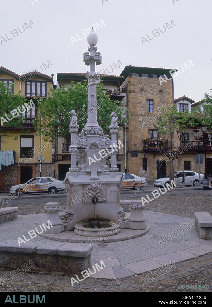 DOMENECH Y MONTANER LLUIS. FUENTE DE LOS TRES CAÑOS EN LA PLAZA DEL MISMO NOMBRE - 1899  - FOTO AÑOS 00.