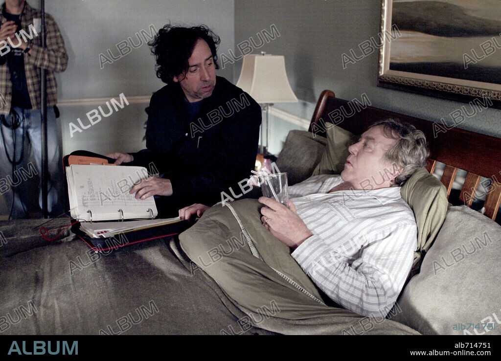 ALBERT FINNEY and TIM BURTON in BIG FISH, 2003, directed by TIM BURTON. Copyright COLUMBIA PICTURES.