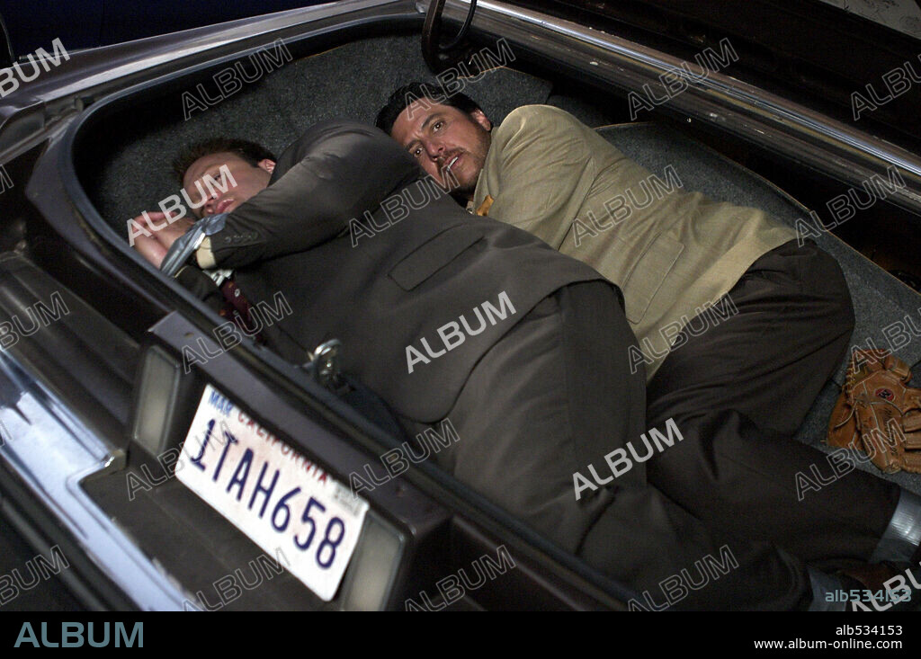 KEVIN JAMES and RAY ROMANO in GRILLED, 2006, directed by JASON ENSLER. Copyright NEW LINE CINEMA / BATZDORFF, RON.