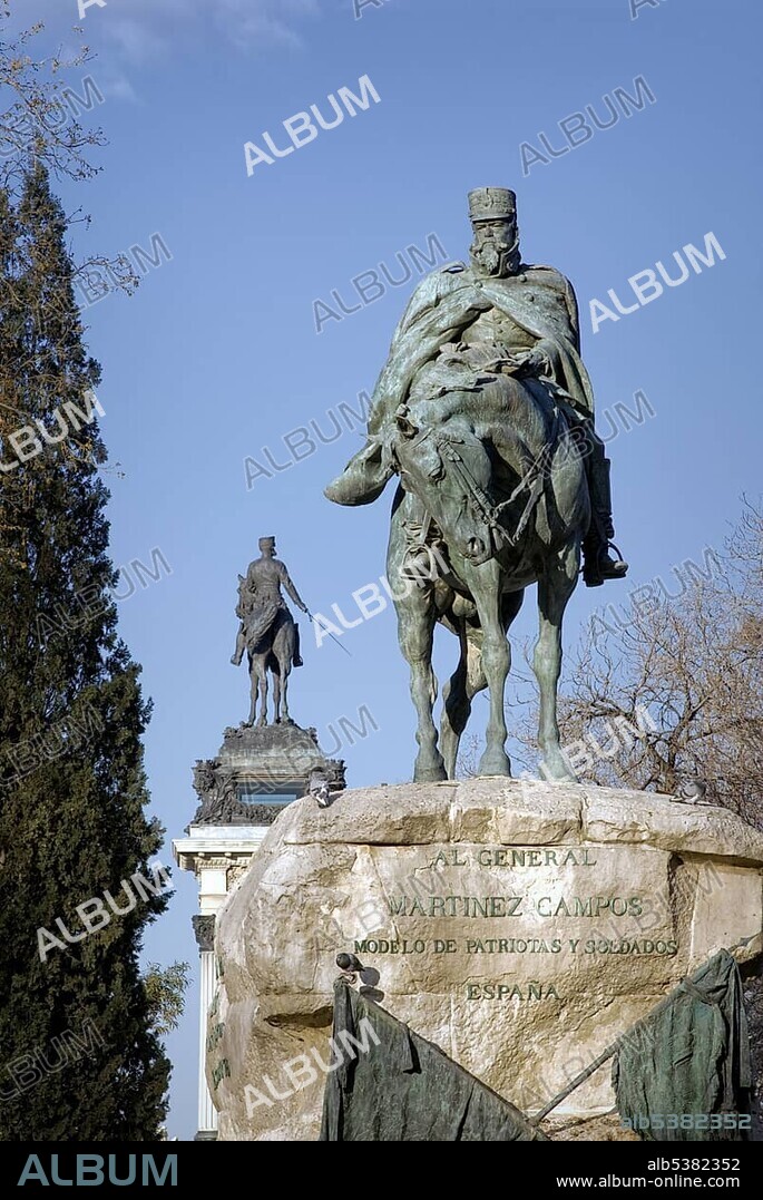 General Martinez Campos statue and the Alfonso XII monument, Retiro Park, Jardines del Buen Reitro, Madrid, Spain, Europe