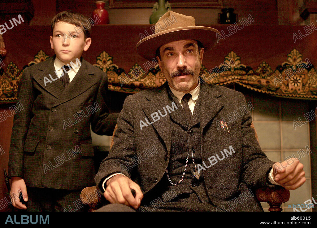 DANIEL DAY-LEWIS y DANIEL FREASIER en THERE WILL BE BLOOD [POZOS DE AMBICION], 2007 (THERE WILL BE BLOOD), dirigida por PAUL THOMAS ANDERSON. Copyright GHOULARDI FILM COMPANY/PARAMOUNT VANTAGE/MIRAMAX FILMS.