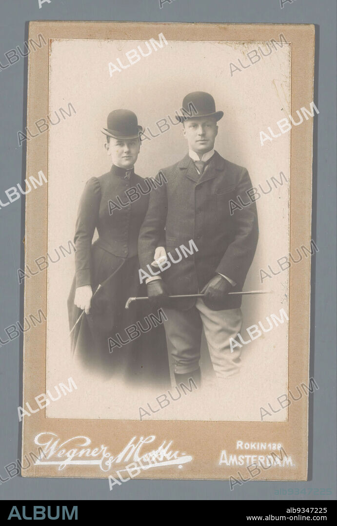 Portrait of Queen Wilhelmina and Prince Henry in riding clothes, Wegner & Mottu (mentioned on object), Amsterdam, 1900, cardboard, gelatin silver print, height 105 mm × width 67 mm.