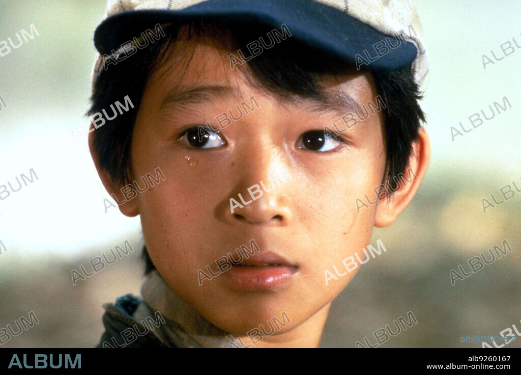 Ke Huy Quan en INDIANA JONES Y EL TEMPLO MALDITO, 1984 (INDIANA JONES AND THE TEMPLE OF DOOM), dirigida por STEVEN SPIELBERG. Copyright LUCASFILM LTD/PARAMOUNT.
