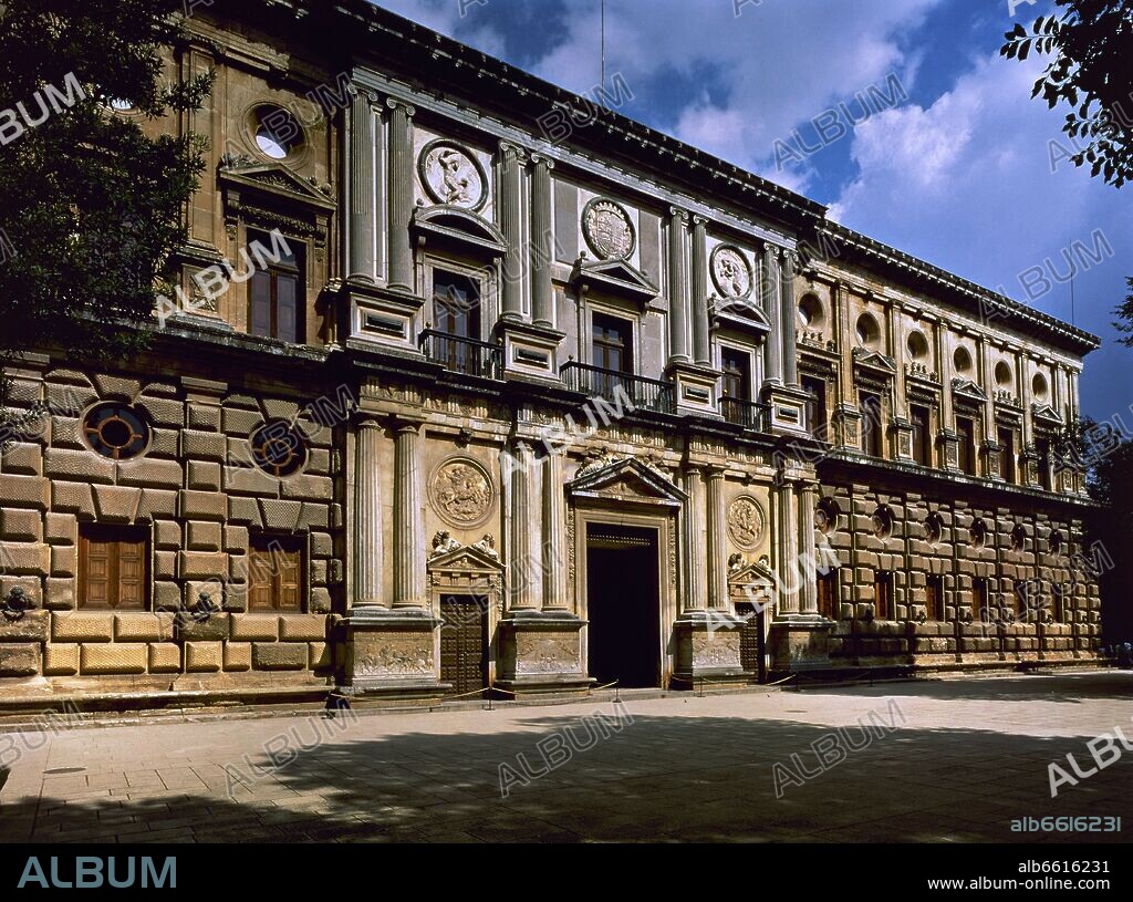 PEDRO MACHUCA. PALACIO DE CARLOS V - PORTADA PRINCIPAL DE LA FACHADA OCCIDENTAL - ARQUITECTURA RENACENTISTA.