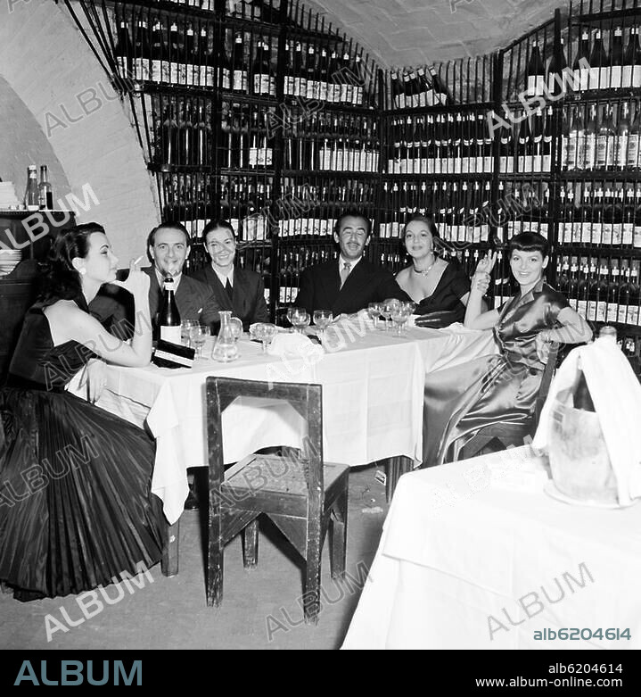 Gastronomie / Gasthaus u.ä.-In einem Restaurant in Rom.-Foto, 1950er Jahre. Aus einer Serie "Week end à Rome".