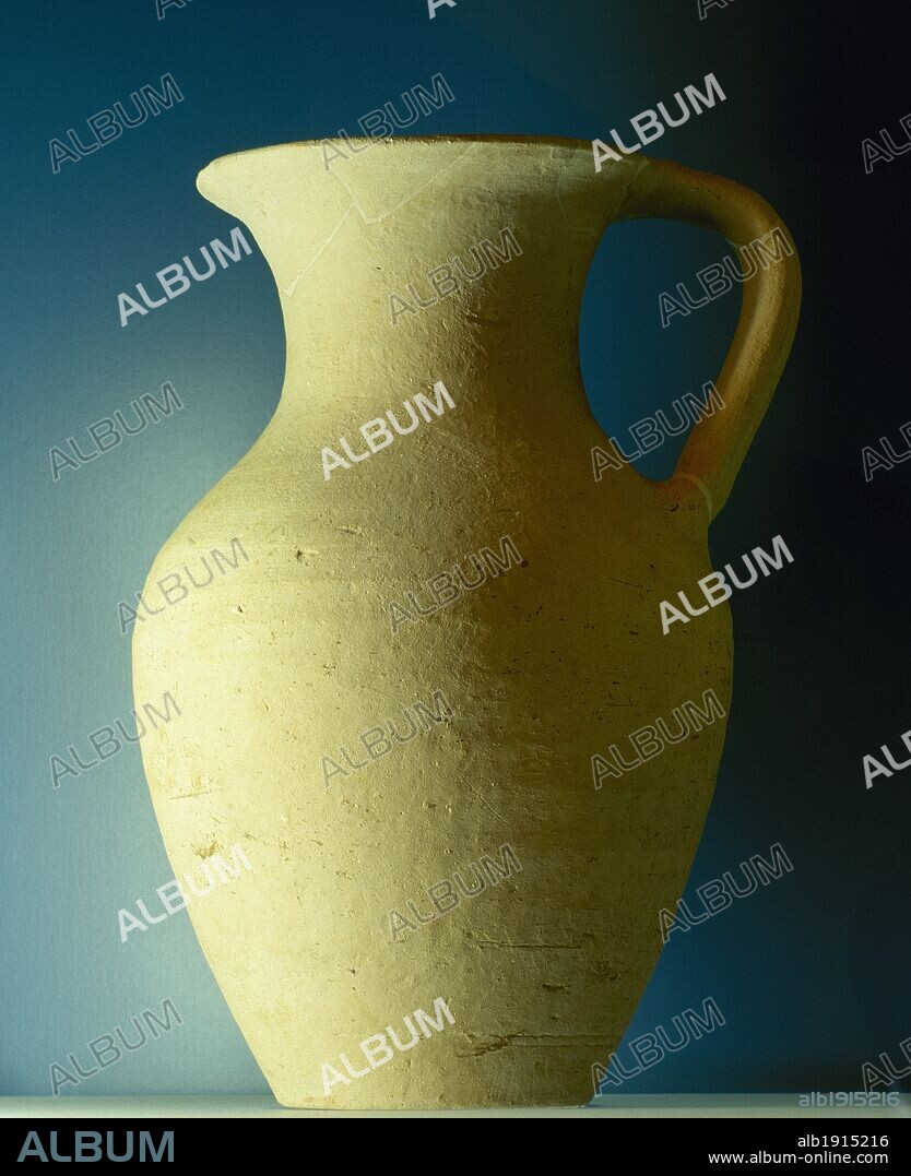 ARTE PUNICO. ESPAÑA. JARRA PUNICA de barro fechada en el siglo I a. C. Procedente de Ibiza. Ecomuseu del Cap de Cavalleria (Predio de Santa Teresa). Puerto de Sanitja. Menorca. Islas Baleares.