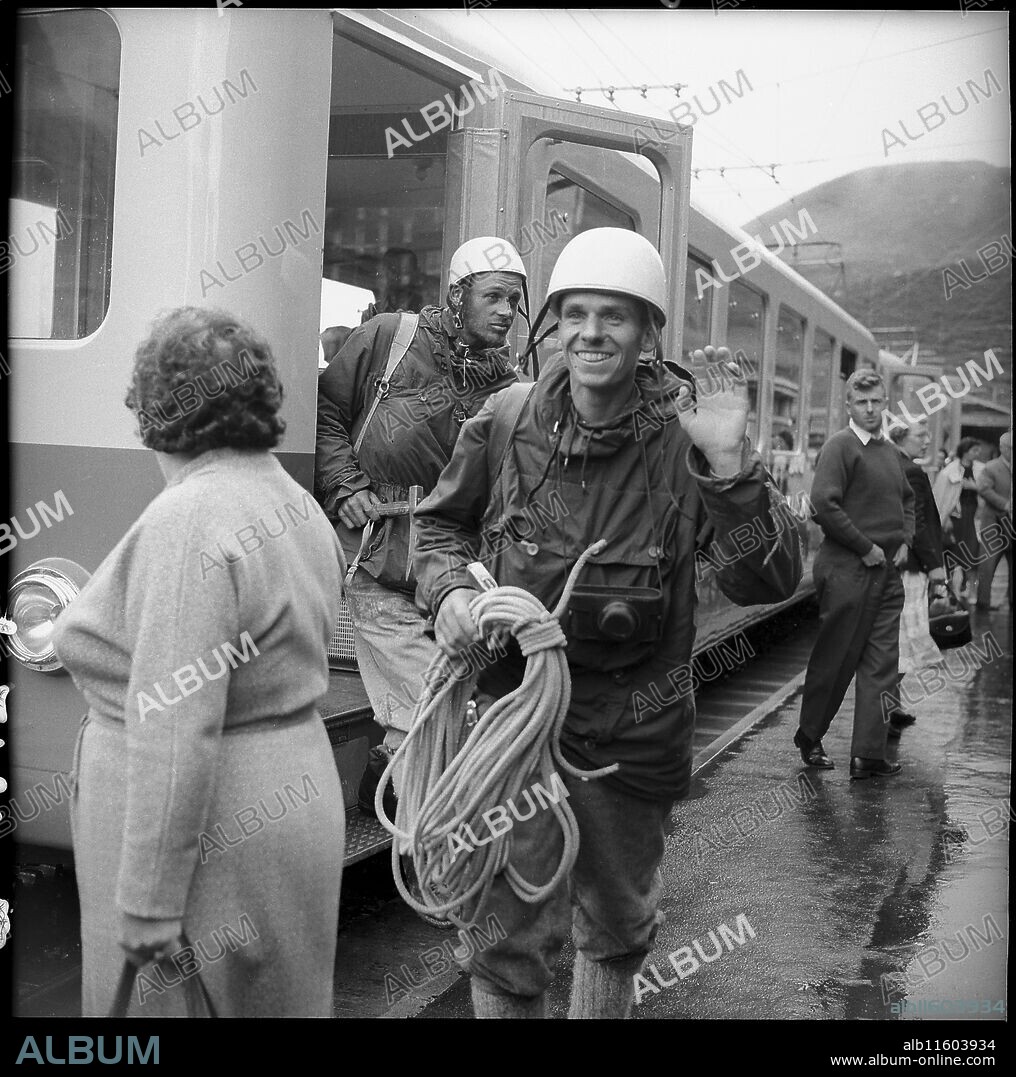Kurt Diemberger and Wolfgang Stephan after climbing up the Eiger North Face 1958 .