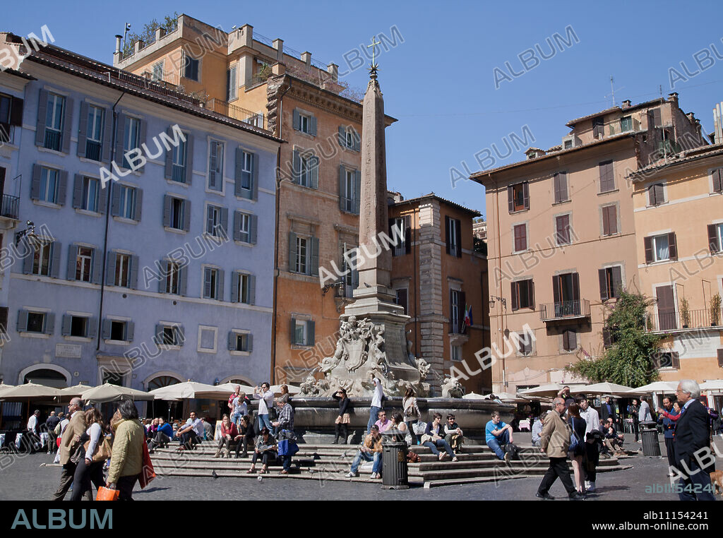 Fountain of the Pantheon (Fontana del Pantheon) in the Piazza della Rotonda in front of the Roman Pantheon, Rome, Lazio, Italy, Europe.