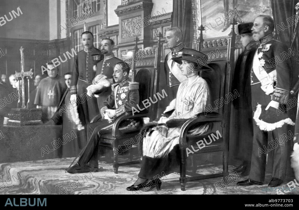8 septiembre 1918. Oviedo. Sesión Conmemorativa. Sus Majestades los Reyes don Alfonso y doña victoria Presidiendo la solemne sesión Celebrada en la diputación Provincial, en la que Pronunció un discurso el ministro de Fomento, Sr. Cambo (X).