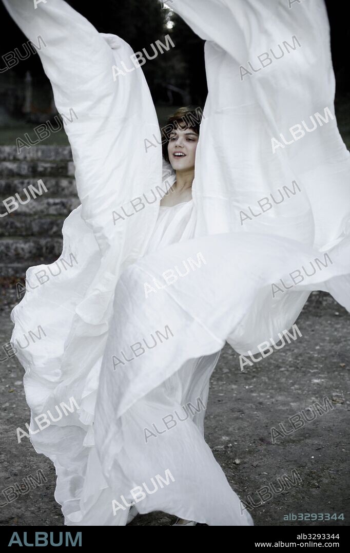 Soko en LA BAILARINA, 2016 (LA DANSEUSE), dirigida por STÉPHANIE DI GIUSTO. Copyright LES PRODUCTIONS DU TRESOR/WILD BUNCH/ORANGE STUDIO/RTBF.
